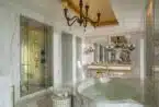 אמבט בסוויטה פור סיזנס