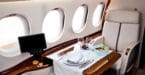 ארוחה במטוס פרטי